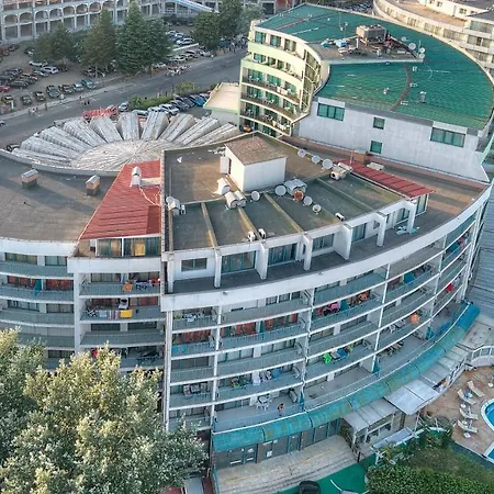 Top-located With Balcony شقة