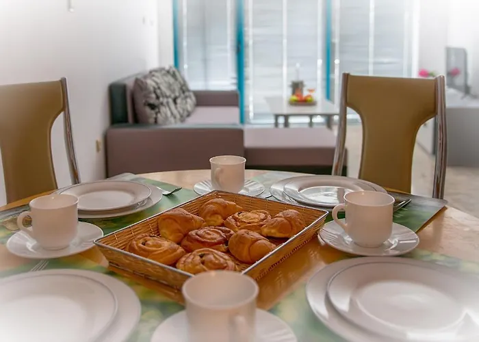 Top-located With Balcony アパート